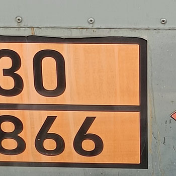 Gefahrgutetiketten Negativbeispiel Haftkraft